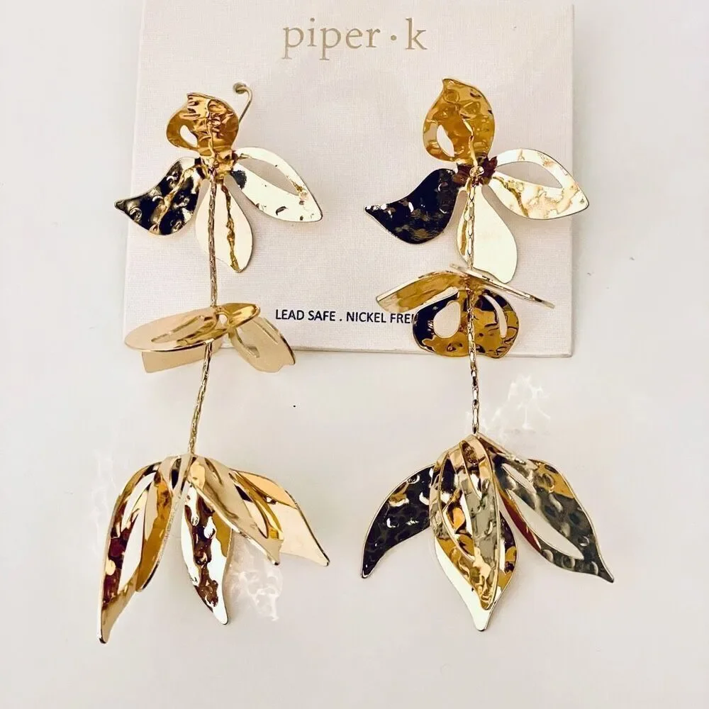 NWT piper•K Gorgeous Gold Long 4.5” Big Shinny Flowers Drop Bling Bling Earrings